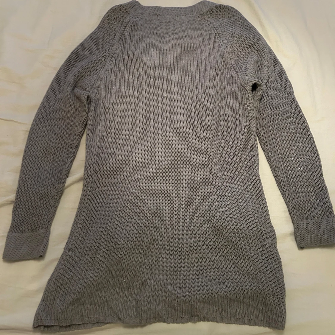 Ljusgrå stickad kofta  - 1