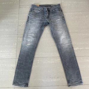 Dondup George jeans  - Säljer nu dessa dondup George jeans, skriv för fler bilder/frågor🙌🏼