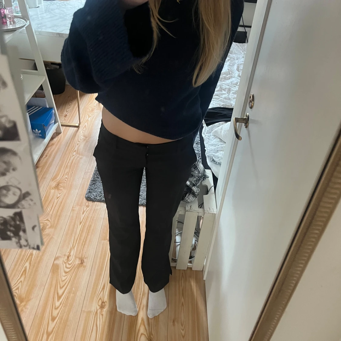 Svarta Lågmidjade kostymbyxor - 3