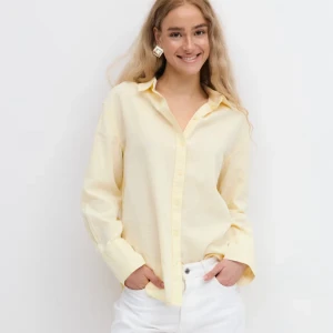 Linneskjorta - Säljer min helt oanvända linne skjorta från Gina som är helt slutsåld! Så fin somrig färg 💛🌼storlek S!