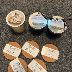 doftljus med tillhörande lock!  - Doftljus från IKEA, päronträd och vanilj. Finns även 5 stycken tillhörande lock så ljusen inte blir dammiga, stor rekommendation🙌🏼Locken kostar 19kr styck men säljer gärna ljus & lock som ett paket för 120kr! 