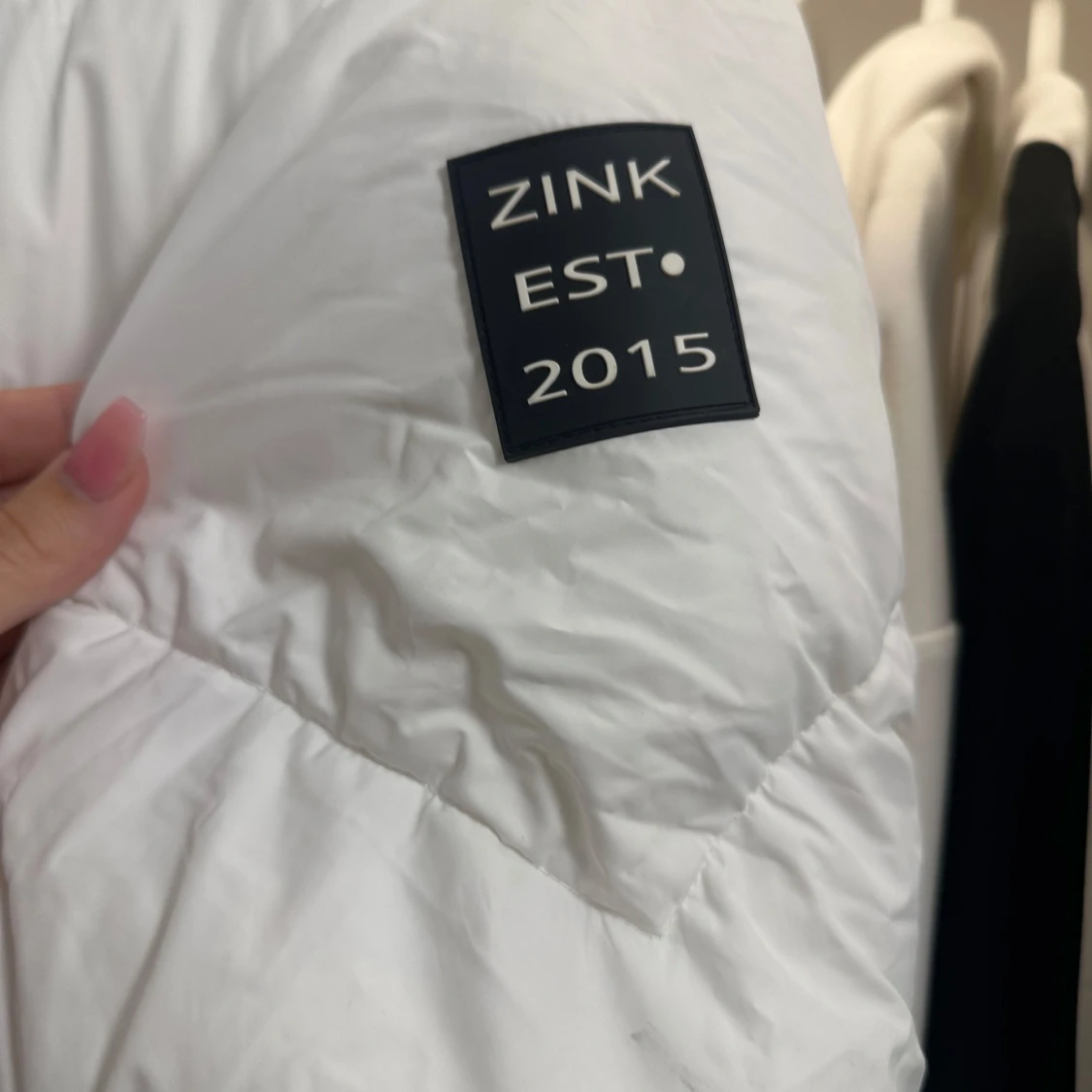 Vit lång pufferjacka från Zink - 1