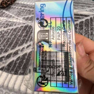 Vitt nagellack - Helt ny i förpackning! 7.5ml. Håller i 3 veckor! Kräver uv-lampa i 2 min eller ledlampa i 30-60sek för att torka. Allt står i förpackningen och baksidan av nagellacket. 