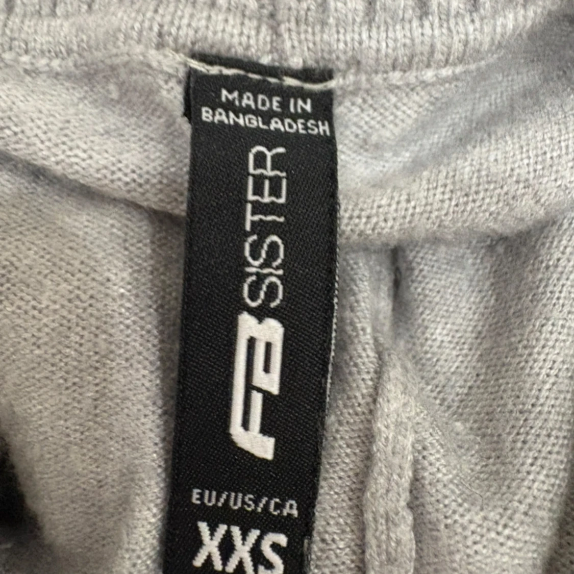 Grå low waist bootcut mjukisbyxor - 2