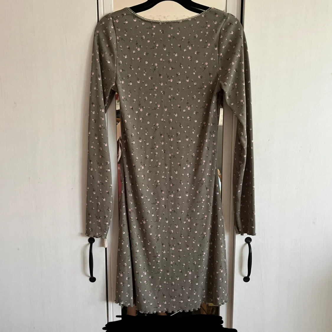 Grön blommig klänning - 2