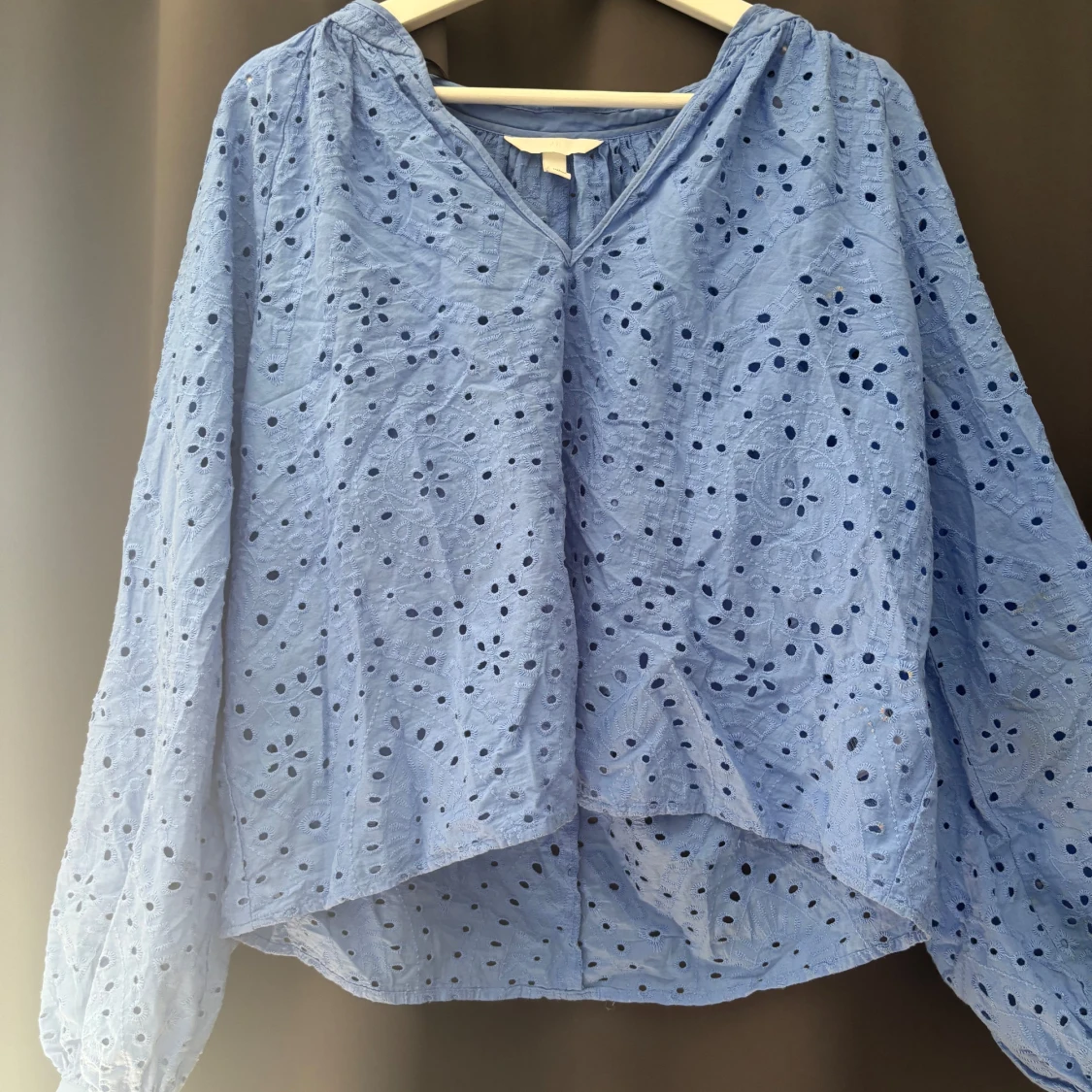 Mönstrad blå blus