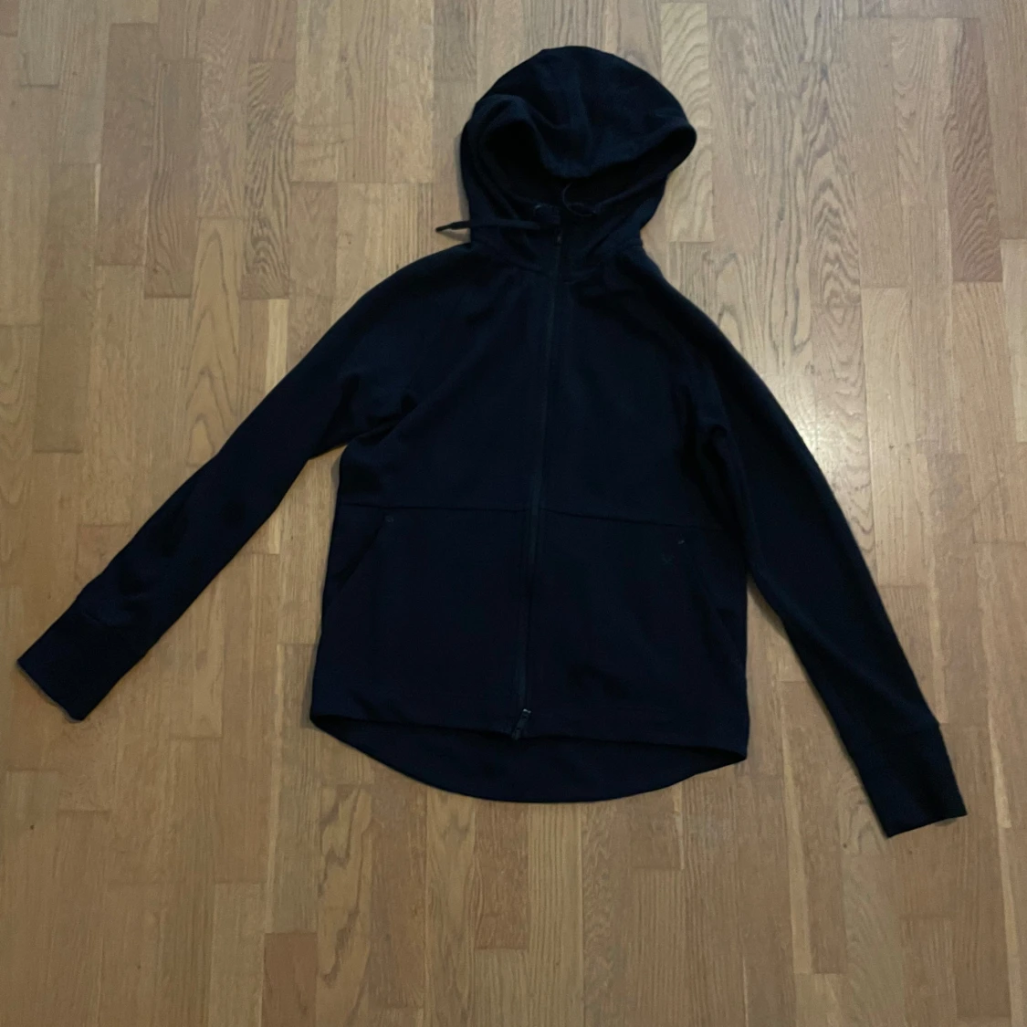 Svart zip hoodie - 1