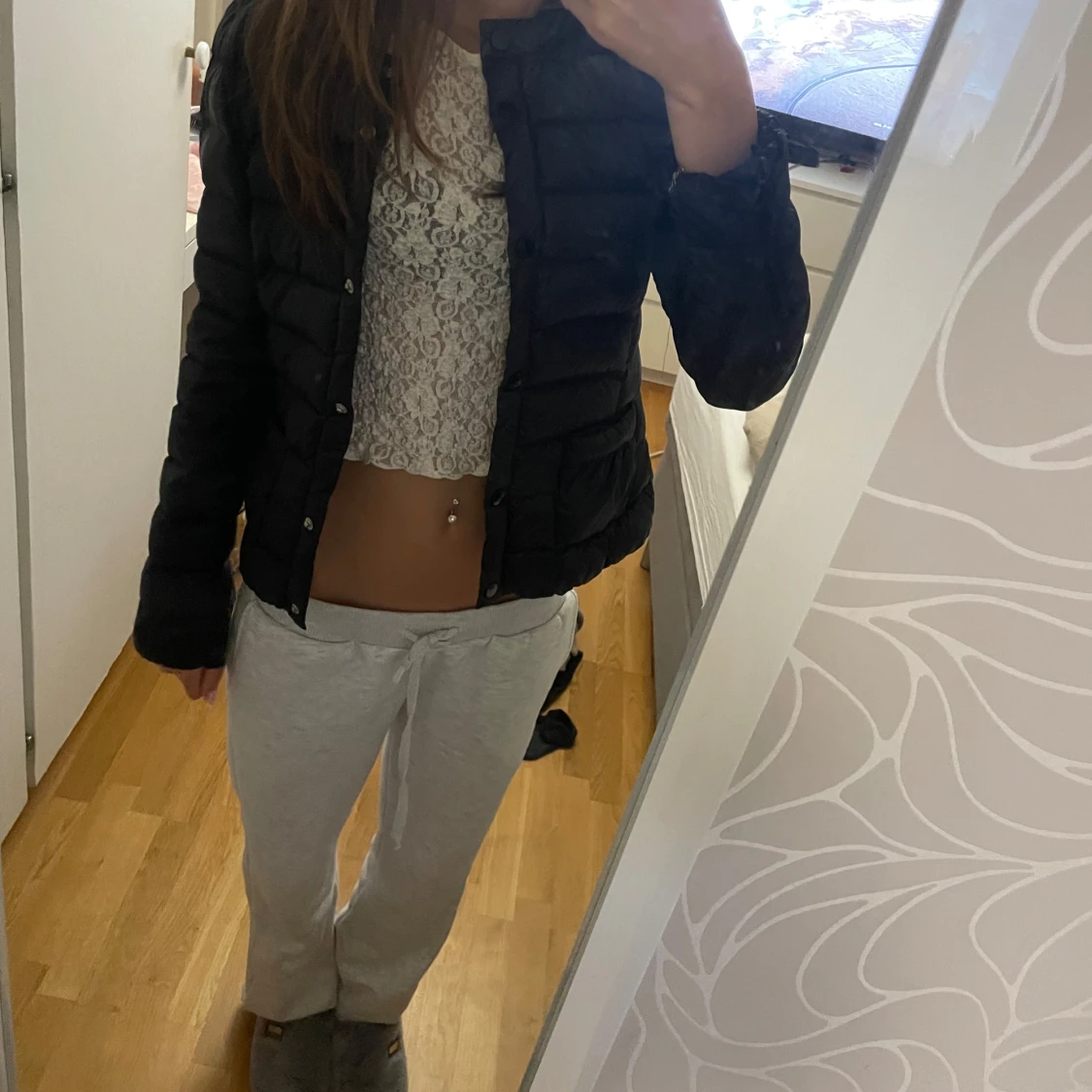 Svart pufferjacka med knappar