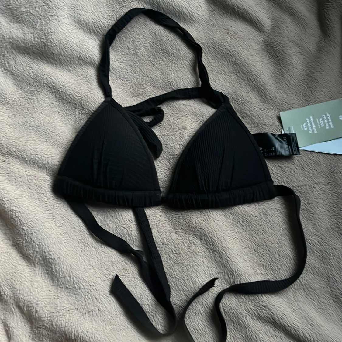 Svart bikiniöverdel med snörning