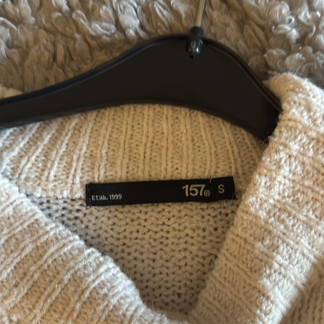 Beige stickad tröja från 157 - 1