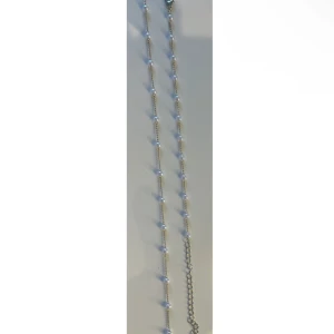 Silverfärgat halsband med pärlor - Silver halsband och armband.