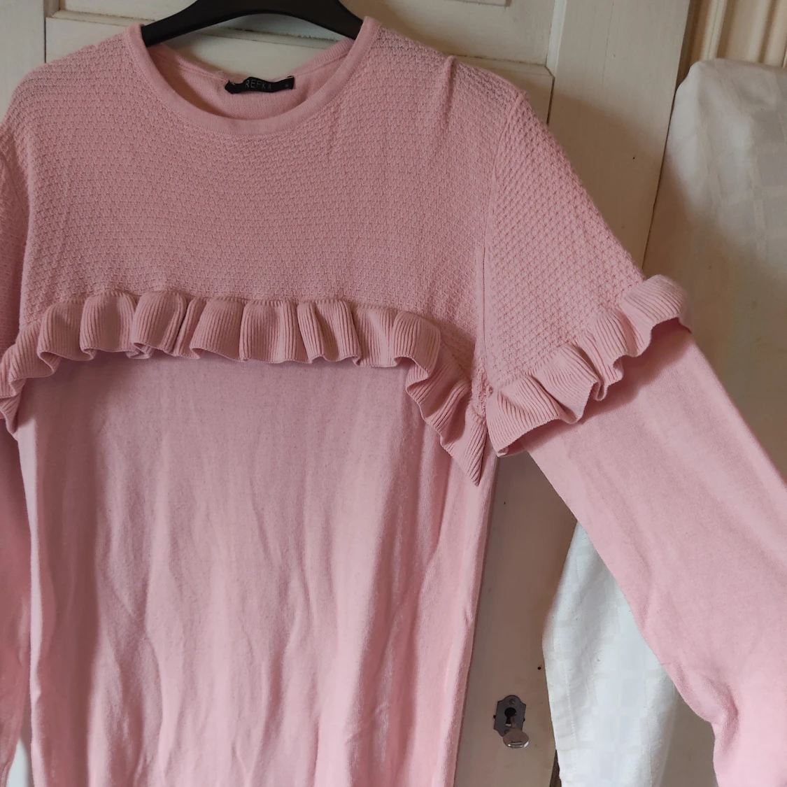 Ljusrosa långklänning med volang - 1