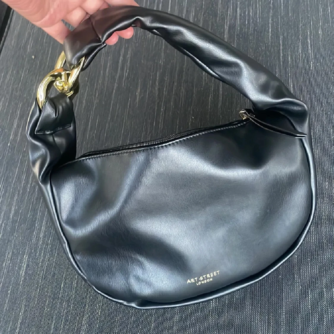 Svart axelväska från Art Street London - 2