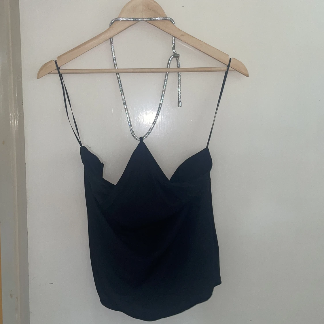 Svart linnetopp med glittrigt band - 1