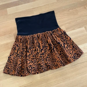 Minikjol - Kjol med vikbar kant🖤storlek 40 men mer M!