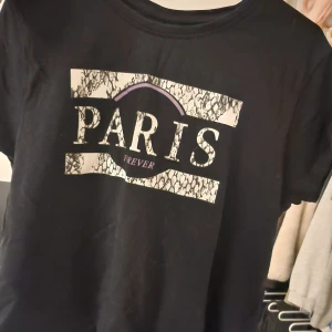 Paris t shirt - T shirt storlek 158/164. Som xs. 
