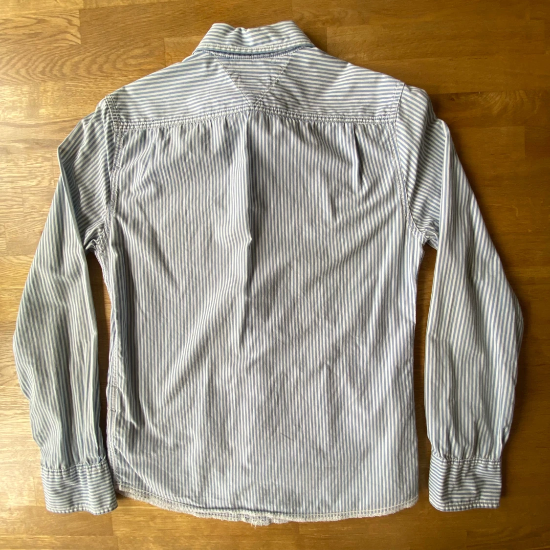 Blårandig skjorta från Tommy Hilfiger  - 2