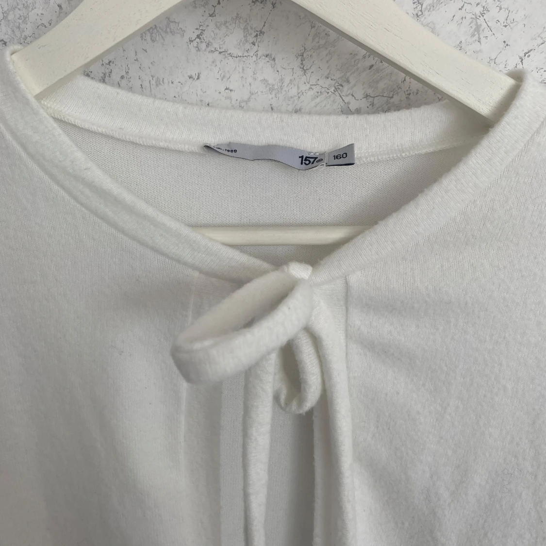 Vit kofta med knyt från 157 - 2