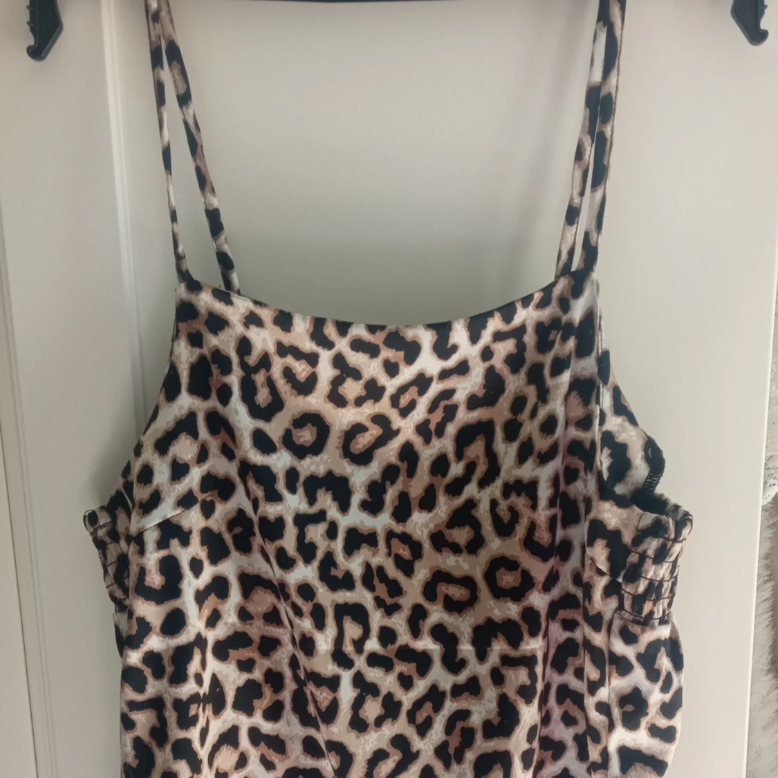 Leopardmönstrad linnetopp från Lindex