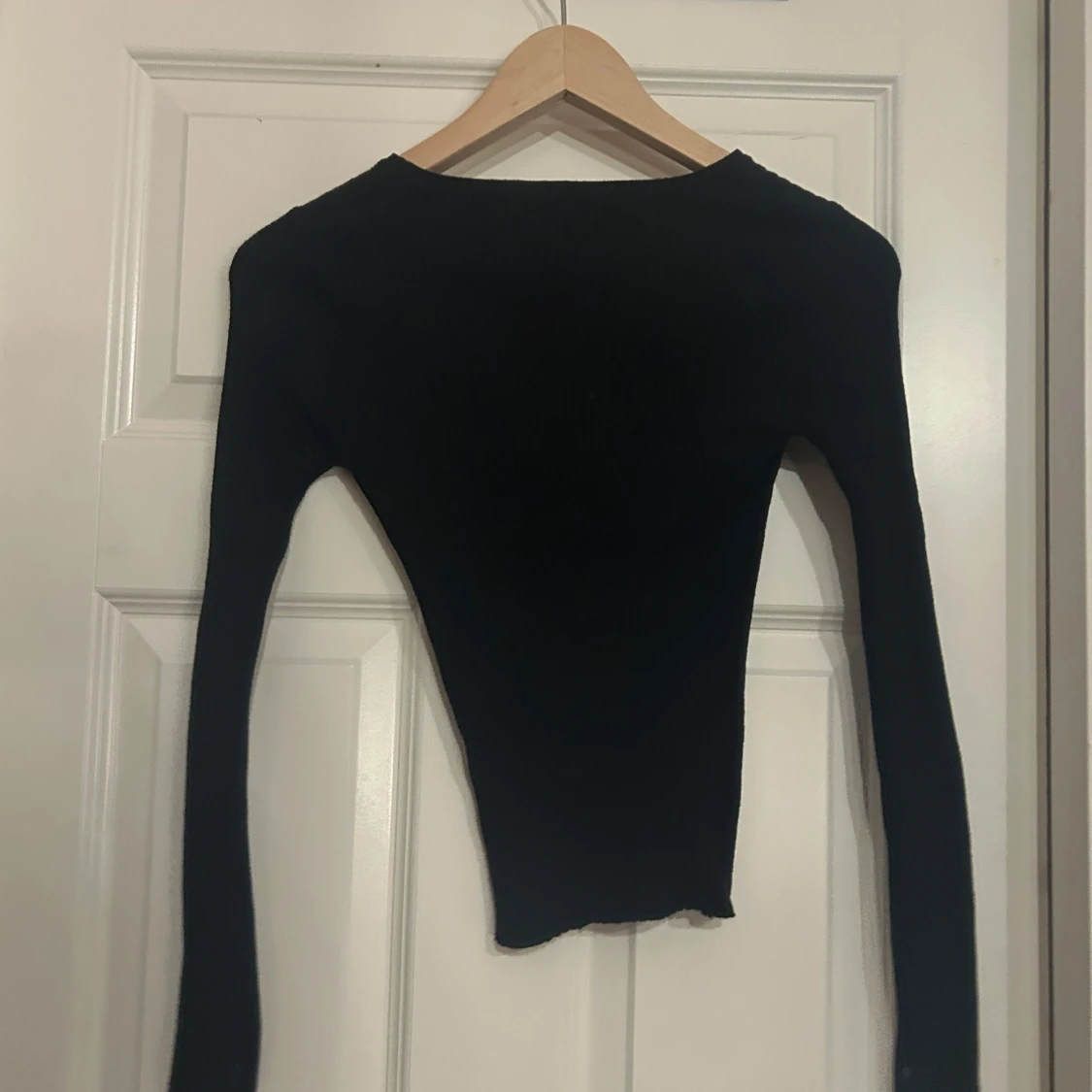 Svart ribbad långärmad tröja - 1