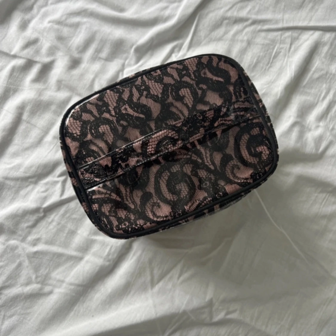 Necessär från Victoria's Secret med spetsmönster - 1