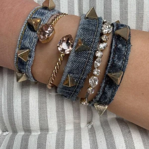 Jeans armband med nitar🔥 - Supersnygga jeans armband med nitar! Perfekta till sommaren, både till vardags och fest🌺🌸🔥 60kr/st.