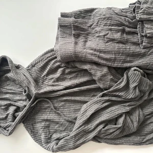 Grå ribbade mjukis set  - grått set, super bekväma