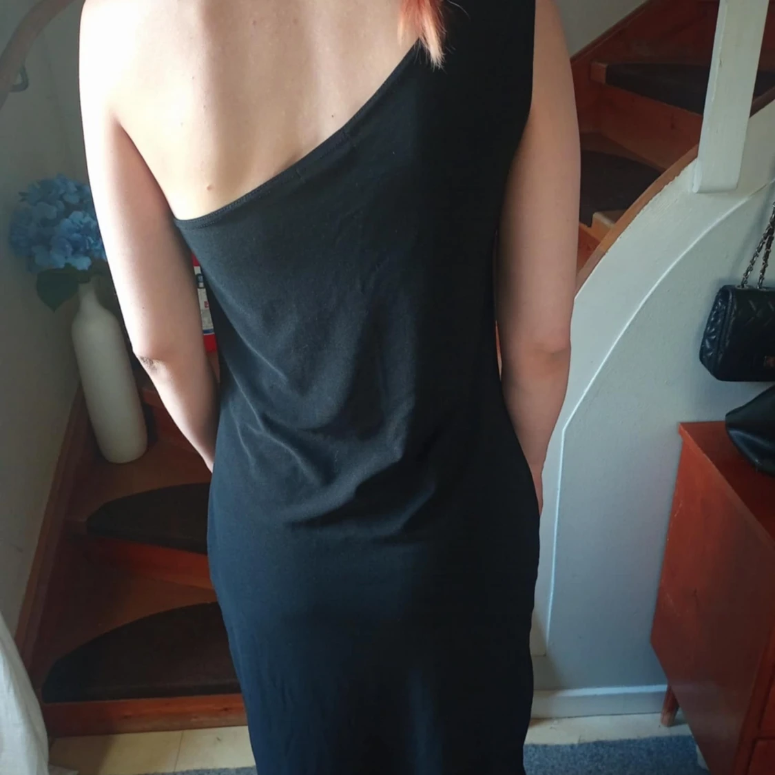 Svart oneshoulder långklänning från Vero Moda - 1