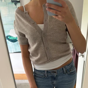 Stickad topp - Super söt stickad kofta/topp från H&M🥰