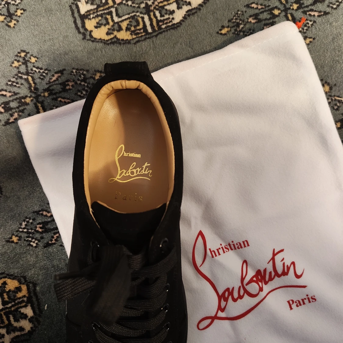 Svarta sneakers med nitar från Christian Louboutin - 1
