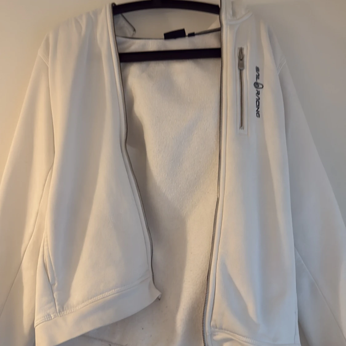 Vit fleecejacka med huva från Billabong