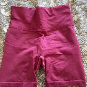 Shorts - Köpte dessa rosa/lila shortsen på plik som inte kommit till andvändning jättesnygga 