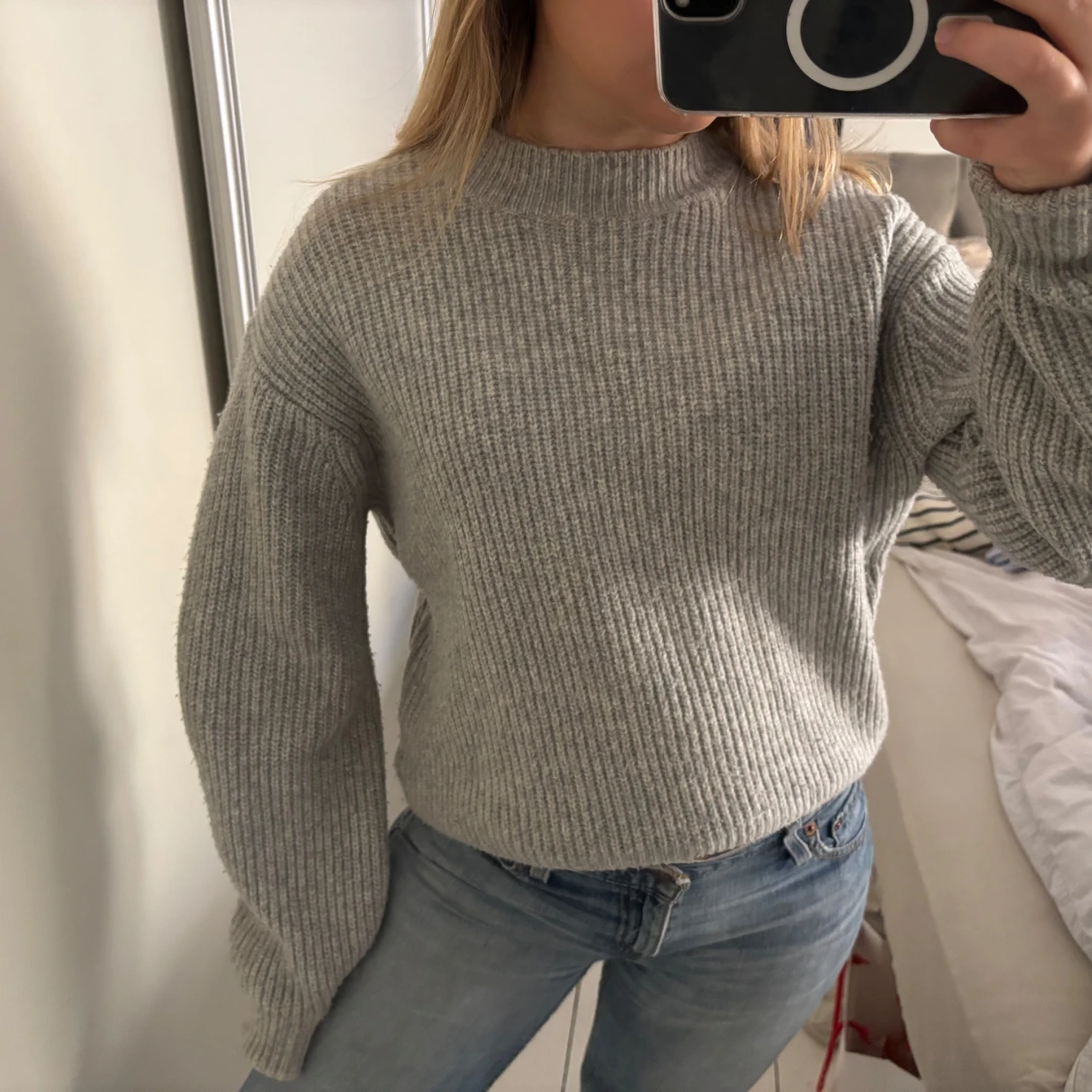 Grå stickad tröja - 3