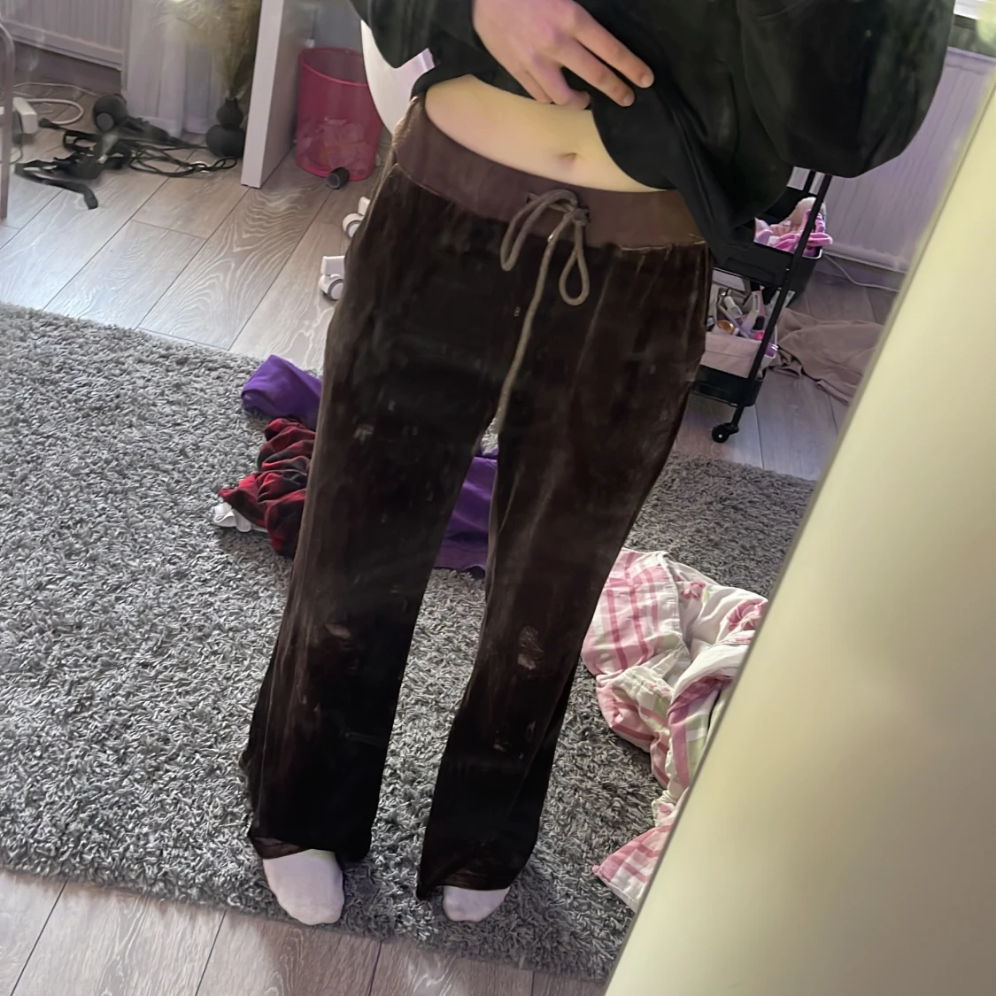 Bruna mjukisbyxor i velour med dragsko