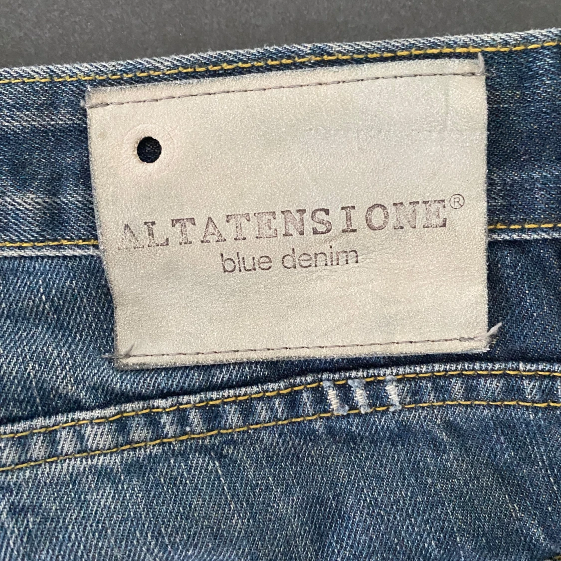 Blå slitna jeans från Altatensione - 4