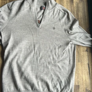 Morris tröja i merinoull  - En riktigt stilig tröja från Morris gjord av 100% merino ull. Riktigt bra passform och nästan nu utan defekter
