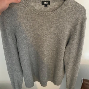 Uniqlo Kashmir tröja  - 100 % Kashmir , helt utan defekter, skriv om du undrar någonting 