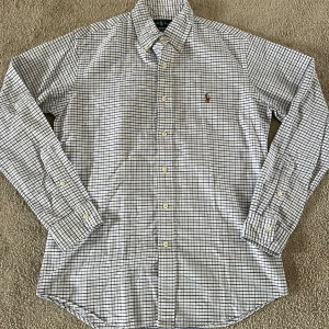 Polo Ralph lauren skjorta - Säljer nu denna feta polo skjorta som är perfekt för sommaren🙌 tveka inte på att ställa en fråga 🤝priset kan diskuteras