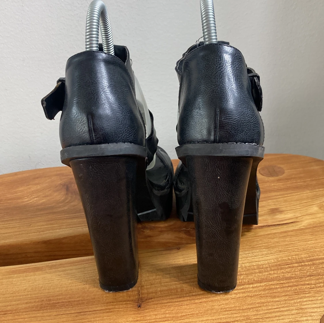 Svarta chunky klackskor med spänne - 3