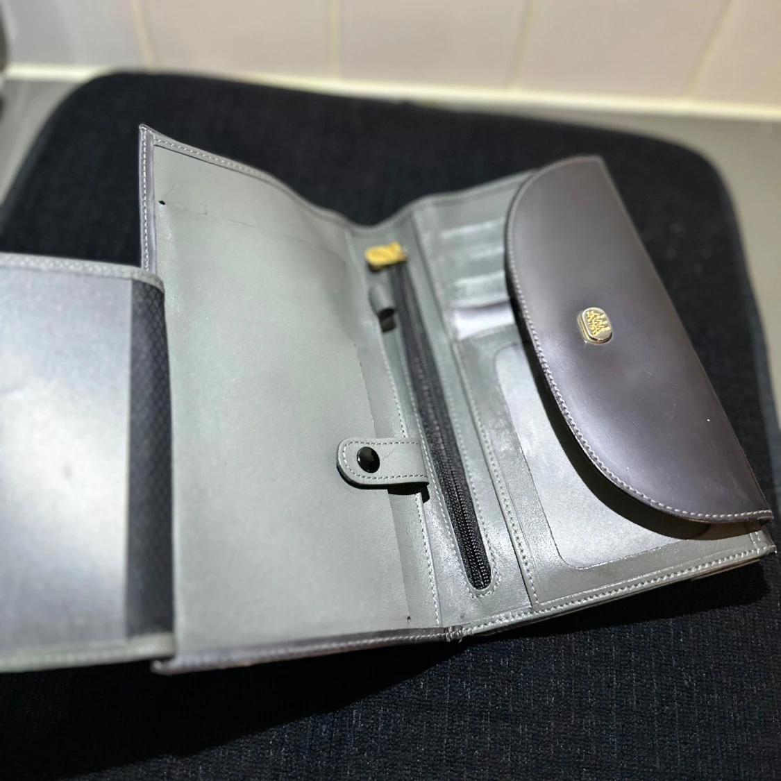 Mörkbrun plånbok i skinn från AGA - 4