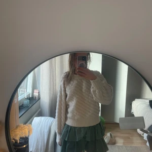 Volang kjol - Gullig volang kjol som inte kommer till användning längre💚Står ingen storlek men skulle säga att den sitter som en xs/s!