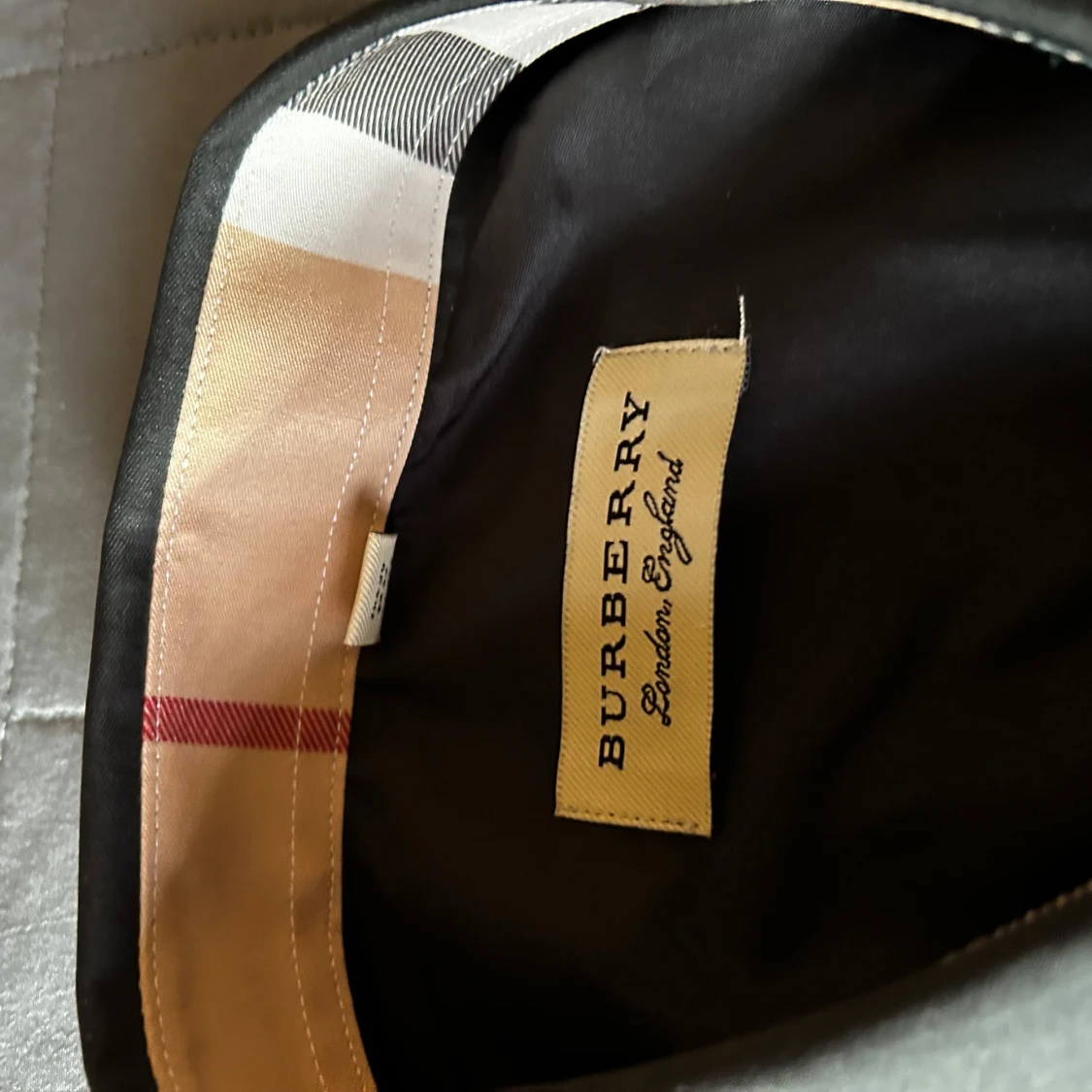 Svart skjorta från Burberry - 4