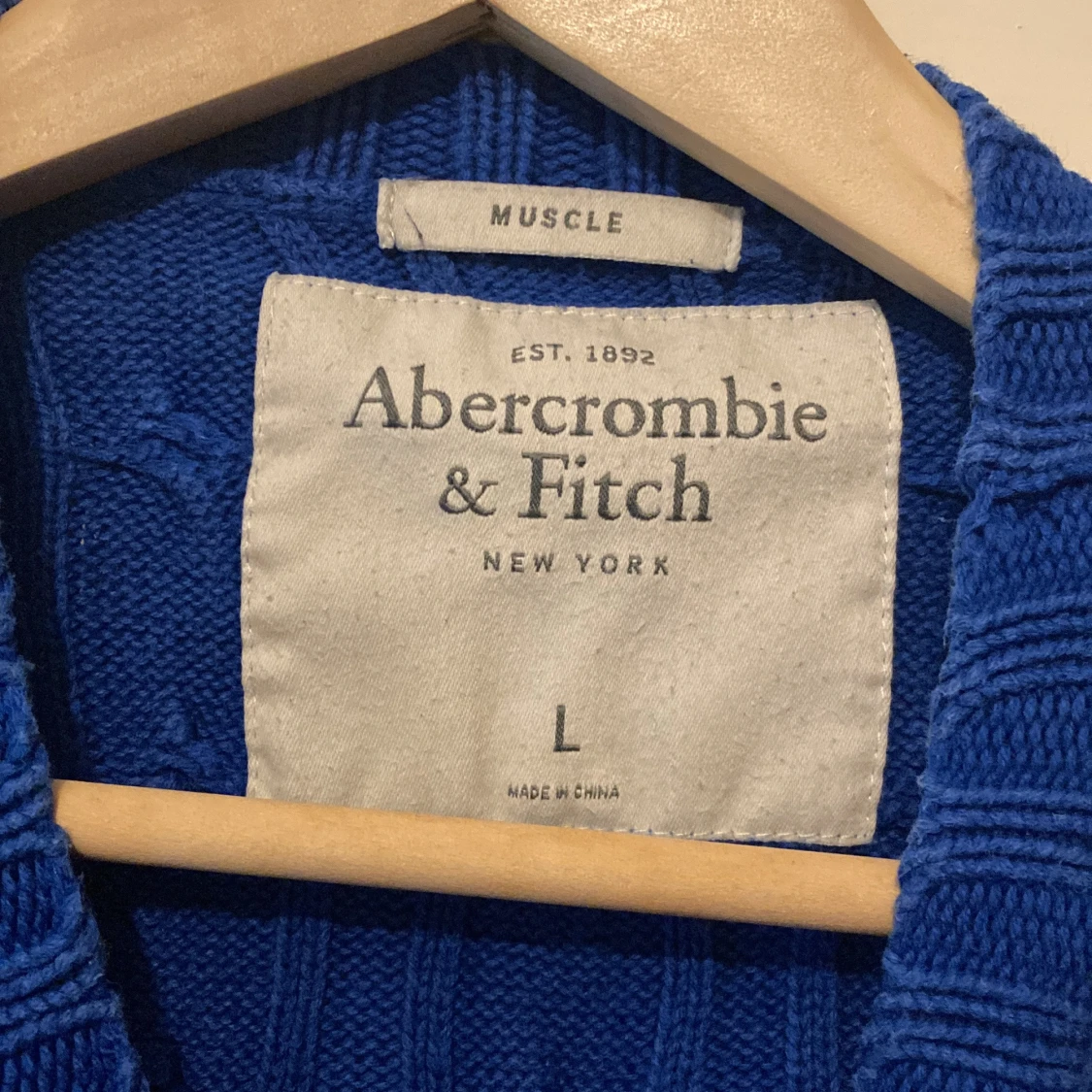 Blå kabelstickad tröja från Abercrombie & Fitch - 2