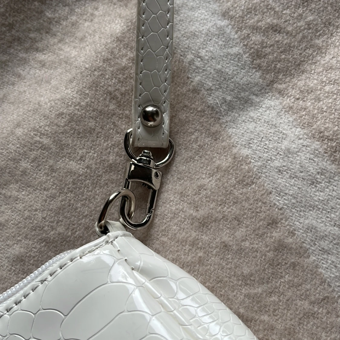 Vit axel väska  - 1