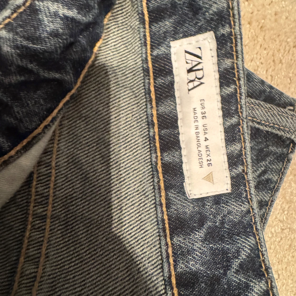 Blå jeans med hjärtformade bakfickor Zara - 1