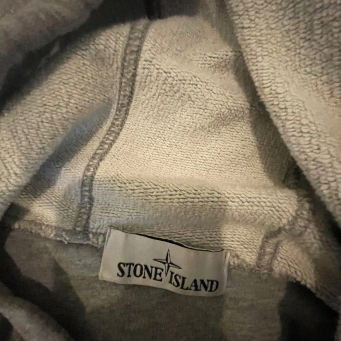 Grå hoodie från Stone Island M - 2