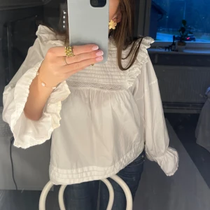 Svin snygg blus  - As snygg blus som knappt är i super fint skick. Har inte fått användning för den därav säljer jag den.❣️