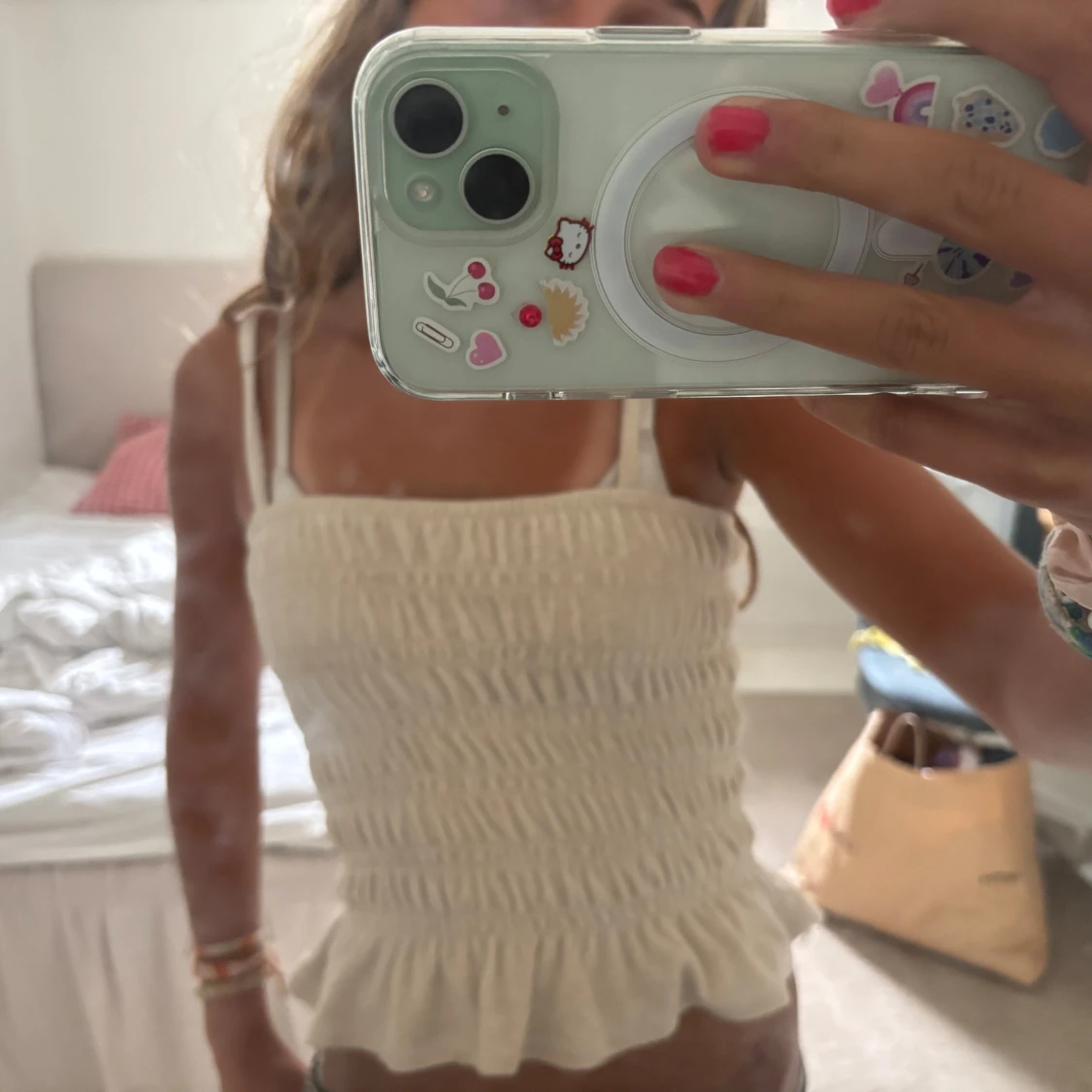 Beige topp med volang - 1