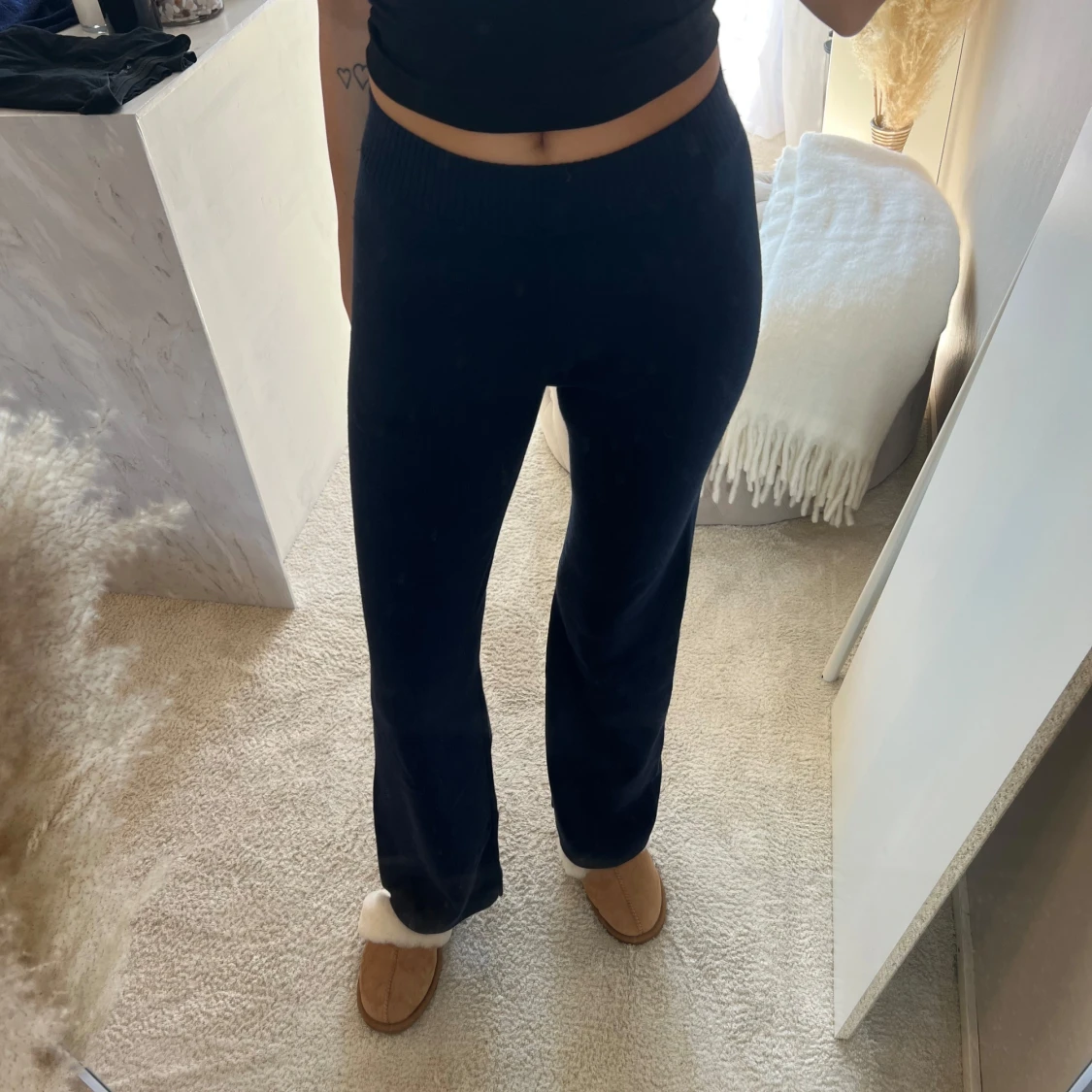 Mörkblå stickade mjukisbyxor från H&M - 1
