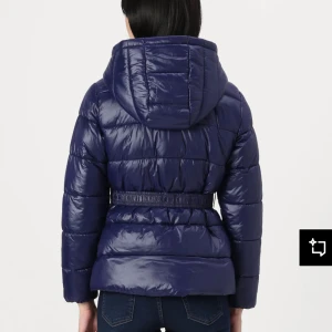 Glansig jacka - Snygg glansig jacka i bra skick.